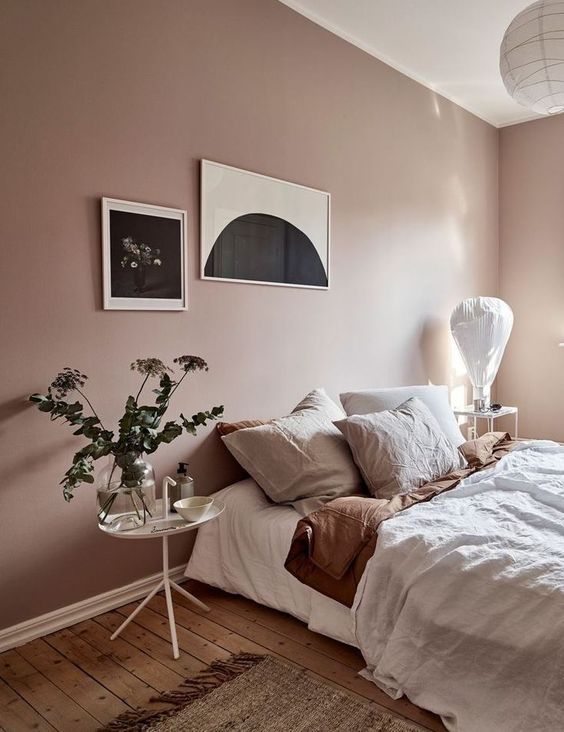 Dormitorio confortable. La mesita de noche es la DLM de HAY. Vía significantblog.co Dormitorio confortable. La mesita de noche es la DLM de HAY. Vía significantblog.co