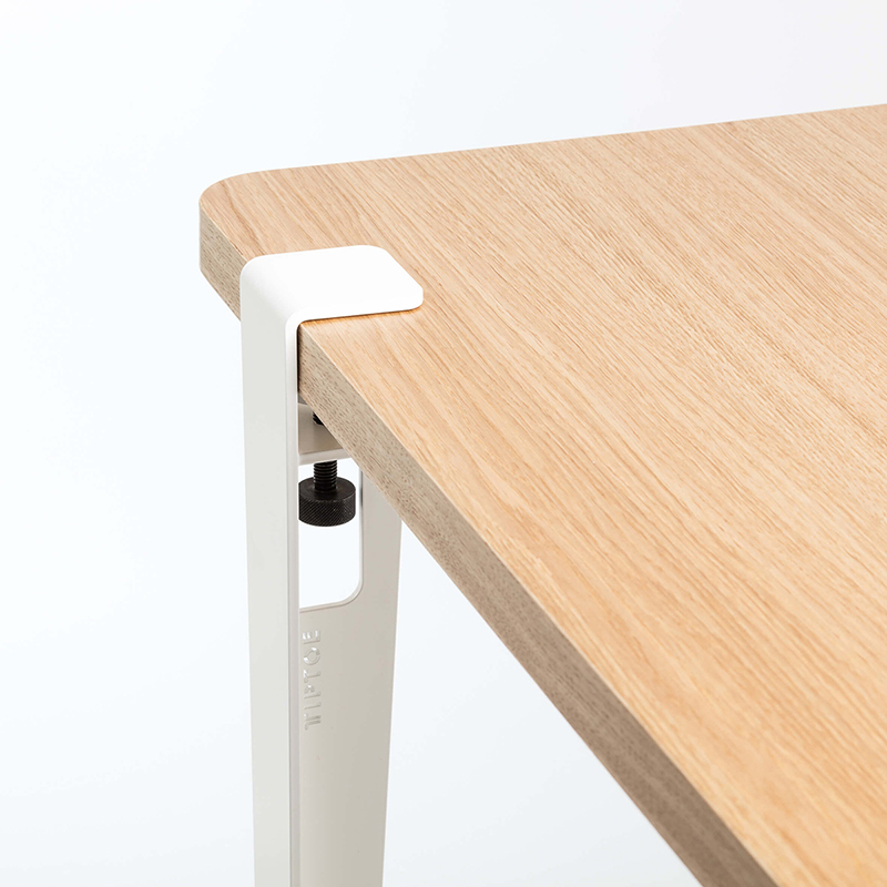 Pata de mesa Tiptoe y sobre de madera. Pata de mesa Tiptoe y sobre de madera.